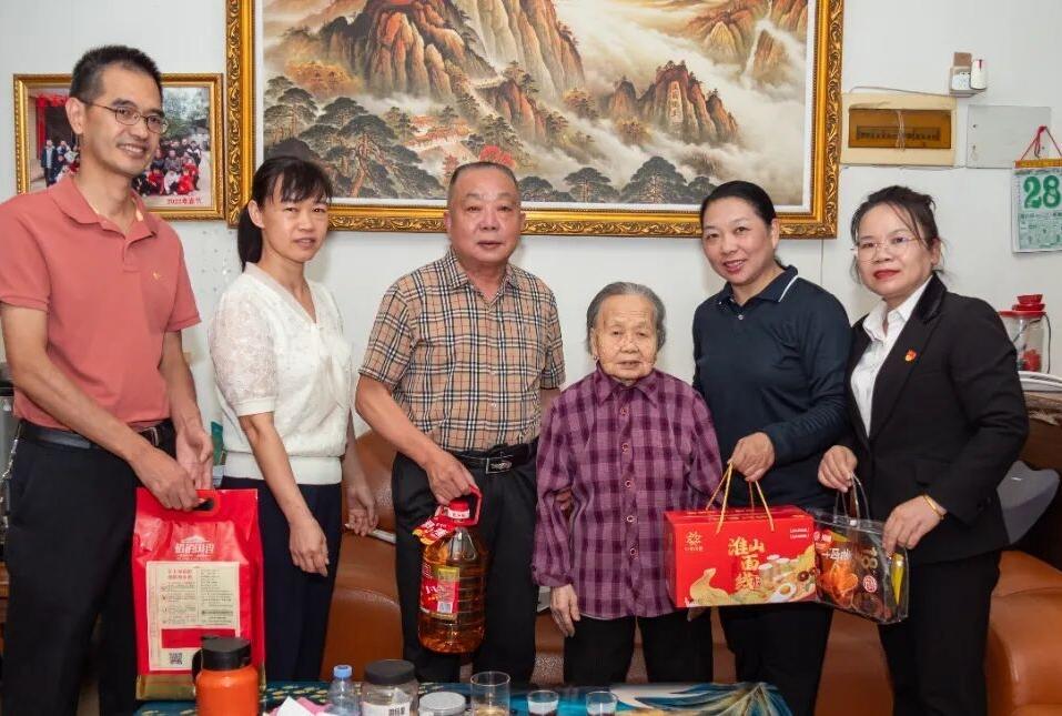 情暖重阳送关怀 健康服务进小区——泉州开发区开展慰问义诊系列敬老活动